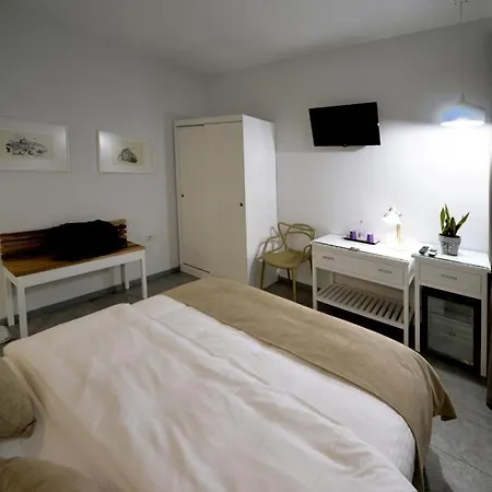 L Skanderbeg Square *