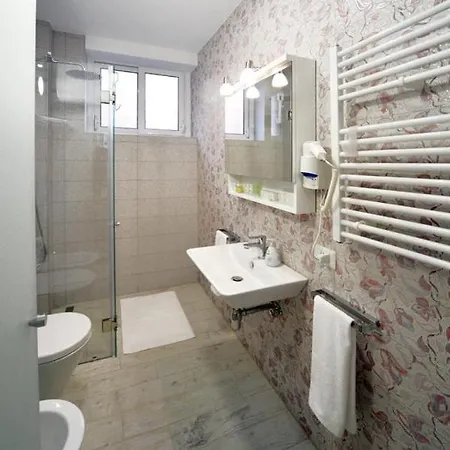 L Skanderbeg Square Hotel apartamentowy